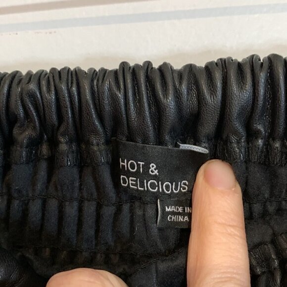 Hot and Delicious brand stretch elastic faux leather mini skirt ruffle size M - Picture 9 of 10